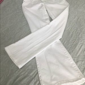 NYDJ,mini boot, size 8,, white , never worn or hemmed.